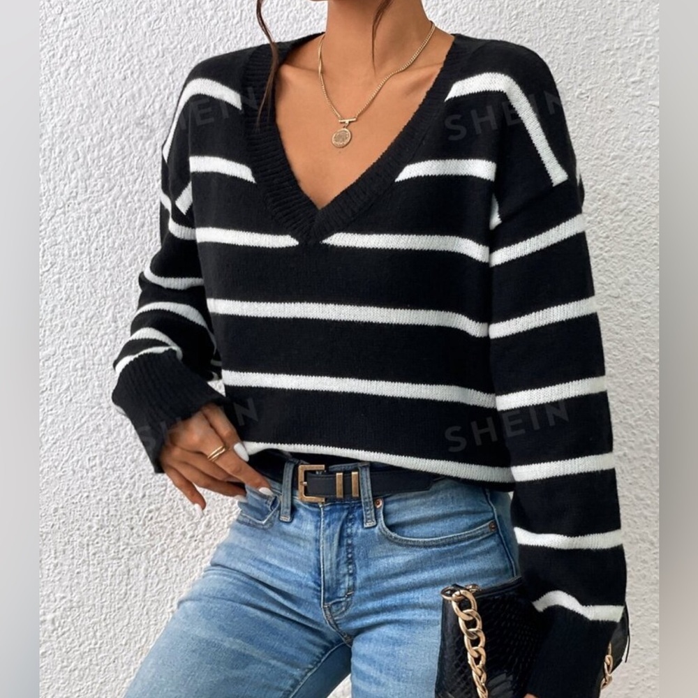 SHEIN Frenchy Black White V Neck Striped Pattern Drop Shoulder Sweater L